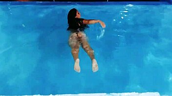 Young Colombian Latina KittyDJ Displays Sensuality in Reverse