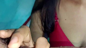 Hot Desi Bhabhi Delivers Hindi Dirty Talk While Sucking Cock!