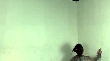 Behind the scenes with Von Poison and Carmona bareback anal fun