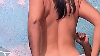 mi esposa con el vato de a lado cogiendo a escondidas de mi