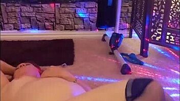 Hotwife Steffi dances gracefully and spreads wide