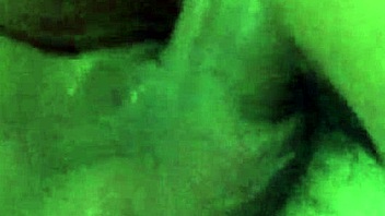 la esposa peruana de mi amigo me pide que la grab� mientras me la follo y me vengo encima de ella