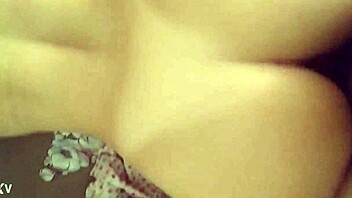 Venezuelan Girlfriend Shares Daily Moments