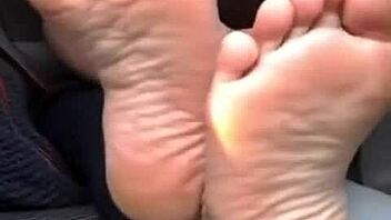 Cute Japanese woman showing her feet – who's into candid fetish vibes? 👣