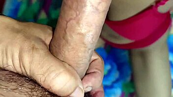 Hot Desi Bhabhi Delivers Hindi Dirty Talk While Sucking Cock!