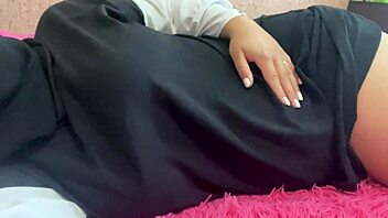 i love how fatma masturbates in panties with close up view