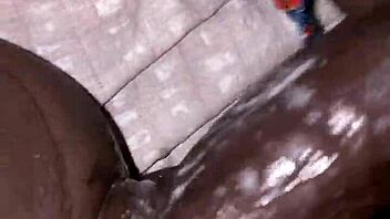 What makes cream cum drip on ebony milf?