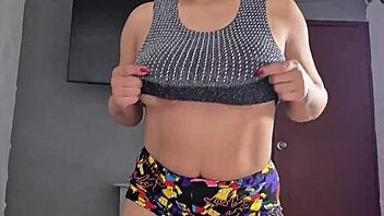 Colombian night club worker Kelly dances and fucks in British amateur scene.