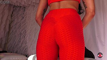 i couldn't believe she massaged me with cum dripping from her wet pussy