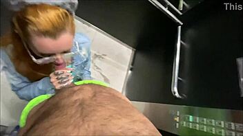 coloquei a vizinha pra mamar gostoso e peguei de quatro dentro do elevador 😈🍆