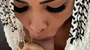 Comendo a Vizinha Escondido with Sexy Shaved Pussy and Juicy Orgasm in Homemade Action