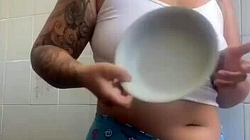 EU QUERO CARINHO NA XERECA FLASHING THAT BIG PUSSY!