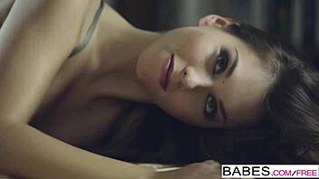 Blonde nerdy babe in glasses unleashes her femme fatale side!