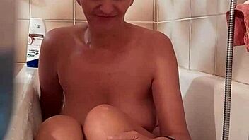 Milf Sandra GOLDENER REGEN ZUNGENANAL RIMMING And Facial Cumshot