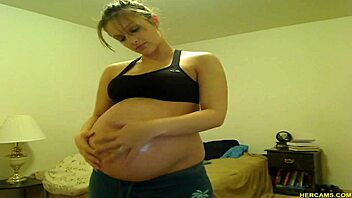 Pregnant Tori Taylor models blue shorts