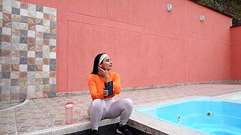 Salgo a Trotrar en un Parque y me Encuentro con un Entrenador que me Termina Follando!