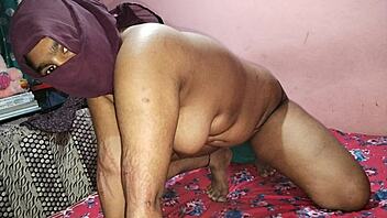 curvy woman masturbates huge dick and gives him pleasure in homemade video