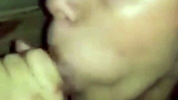 A La Chupona De Mi Vecina Le Encanta Tragarse Mi Leche Caliente