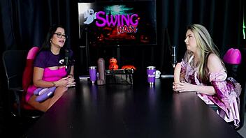 Loira safada demonstrates blowjob on two cocks and strips showing tasty pussy and tits