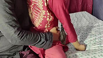 Curvy Desi Bhabhi Gets Naughty With Armpit Fetish And Oily Panties At Friends Wedding