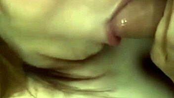 A La Chupona De Mi Vecina Le Encanta Tragarse Mi Leche Caliente