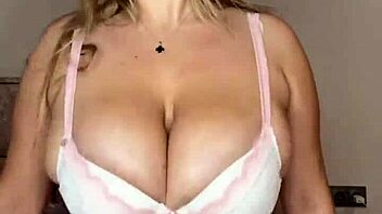 I bounce my huge natural tits like riding a cock