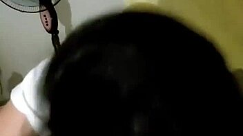 istri yang tidak setia selalu memuaskan pria lain di belakang suaminya dengan blowjob dan homemade femdom