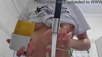 Oh wow, the faxineira is washing dishes with big tits out for mature Latina massage and masturbation sex