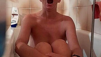 Milf Sandra GOLDENER REGEN ZUNGENANAL RIMMING And Facial Cumshot