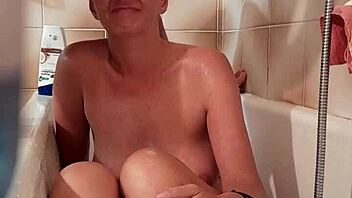 Milf Sandra GOLDENER REGEN ZUNGENANAL RIMMING And Facial Cumshot