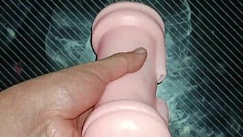 In the scene, Kissy offers up her vagina and performs a blowjob on the desk