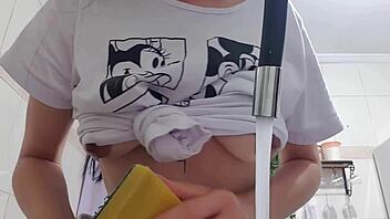 Oh wow, the faxineira is washing dishes with big tits out for mature Latina massage and masturbation sex