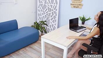 In the office, the boss uncovers an affair at work and joins in as a corrective measure