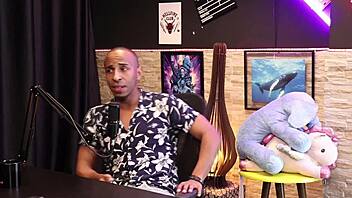 foi roubado financeiramente e teve a conversa sobre ter pau grande negro top delícia sheer red