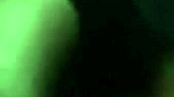 A La Chupona De Mi Vecina Le Encanta Tragarse Mi Leche Caliente