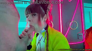 i uh... love givin' sloppy deepthroat in that wild rave bathroom publicly