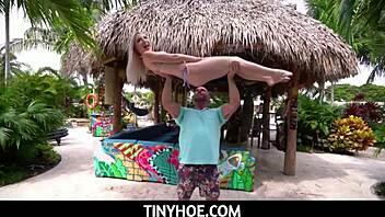 Tiny petite blondie strips off her bikini and pounds that lucky stud hard 😍🍑