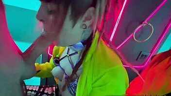 i uh... love givin' sloppy deepthroat in that wild rave bathroom publicly