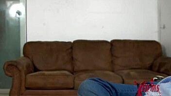 pelinegra cachonda pasa casting porno y se mete un gran pene