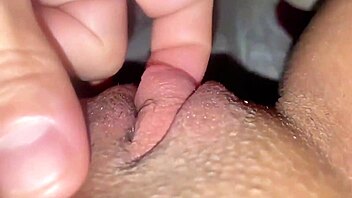 Madrasta Gosta Que Dedilho Sua Buceta Greluda Até Gozar