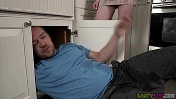 Wow, Cecelia Taylor gets nasty fucked by her buddy accidentally on purpose with big cock blowjob and cowgirl riding! 🍆😈