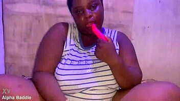 horny ghetto girl does her intro thing 😏