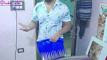 omg, hot ravinadesi friend gets naked in front of saloon man for shaving her hairy choot, it's crazy wild 😏✂️