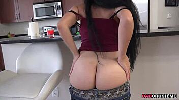 Flirty 18+ Teen Arielle Faye Expertly Deepthroats Massive Monster Cock In Hardcore Blowjob Session