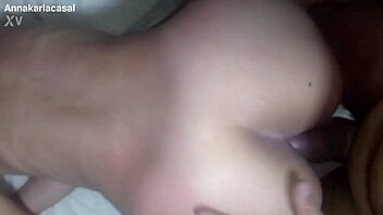 O Safado Combinou de Botar a Piroca no Cu da Magrela