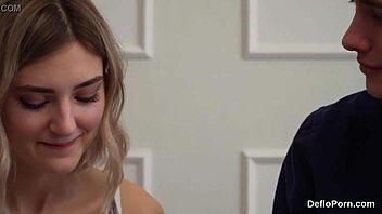 Lovely Sweetie Stretches Spread Snatch And Gets Deflorated In Detailed Virgin Scene