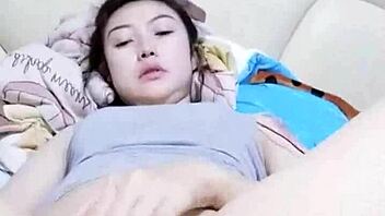 Whoa, check out this masturbation machine making me squirt like crazy twice!