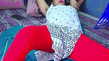 omg, hot ravinadesi friend gets naked in front of saloon man for shaving her hairy choot, it's crazy wild 😏✂️