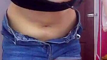 This Vietnamese girl puts on a casual show.