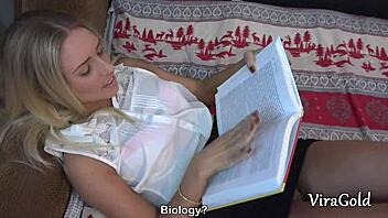 Oh wow, how does this 18yo blonde lose her virginity in her first sex?!